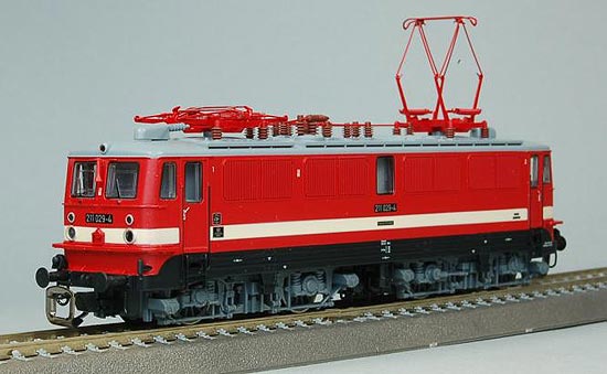 Electric locomotive BR 211<br /><a href='images/pictures/Kuehn/31770.jpg' target='_blank'>Full size image</a>